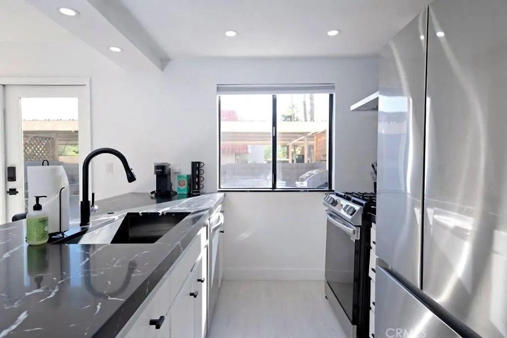 Chic Townhome Near Downtown Palm Springs 0*,